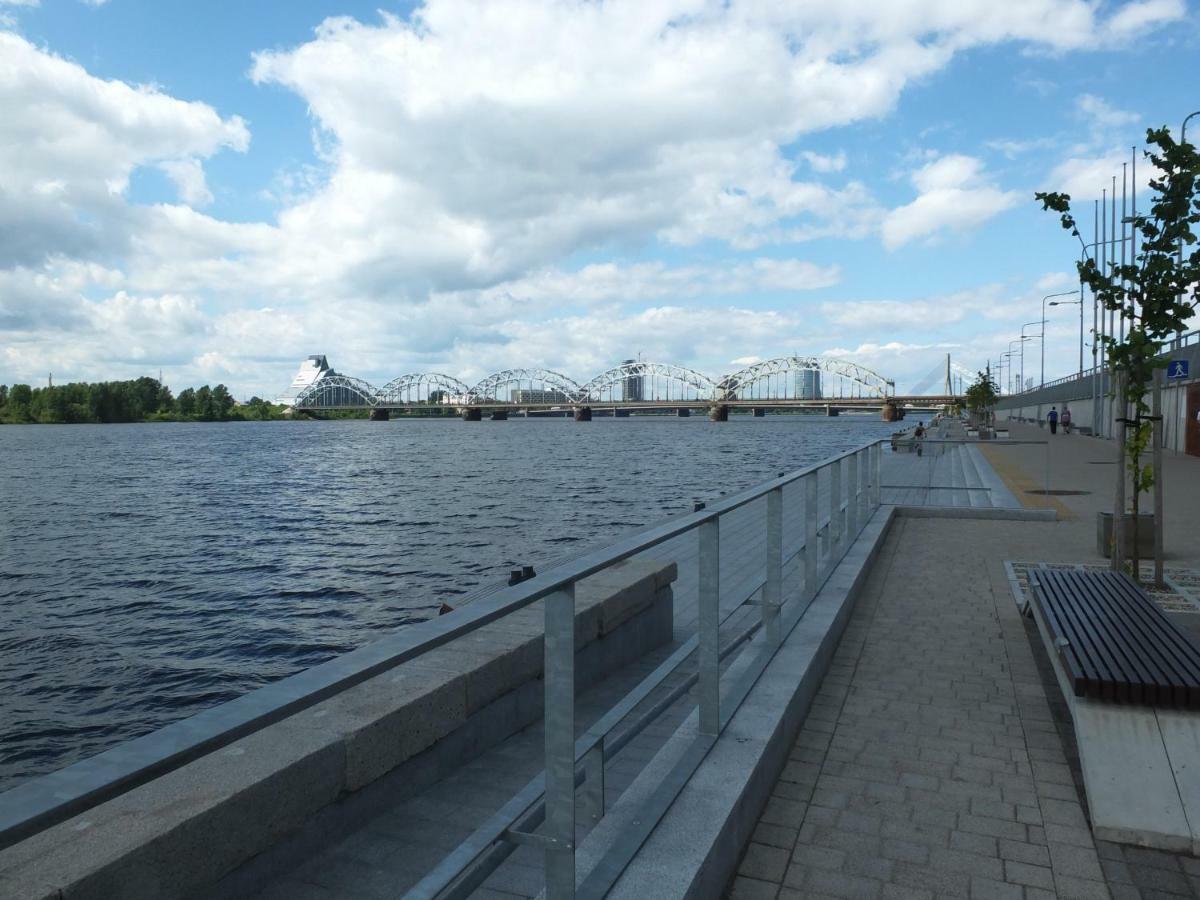 Riverside Promenade Apartment Riga Esterno foto